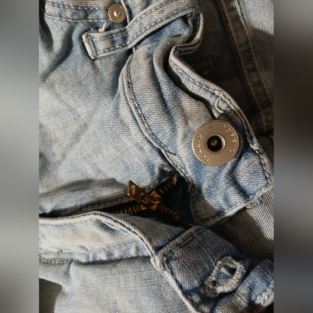 Torrid Distressed Light Blue Women's Jeans - Picture 2 of 8